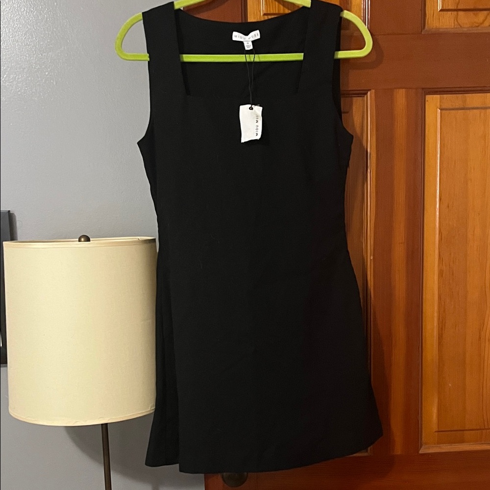 Elegant Black Sleeveless Dress